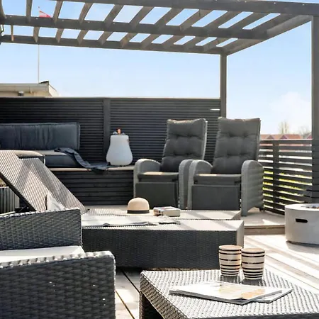 Lovely With Sea View بيت للعطل